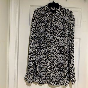 NWOT: Gorgeous Banana Republic button down blouse with ruffle at top. Size XL.
